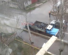 В Керчи автомобиль залетел под грузовик