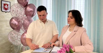  Розовую свадьбу торжественно отметила семья в Керчи