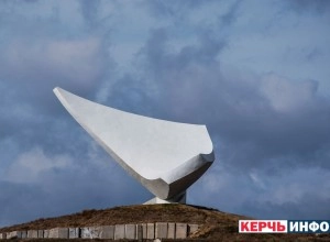 Памятник героям Эльтигена Парус