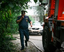  Восемь человек и кота спасли сотрудники МЧС на пожаре в Севастополе