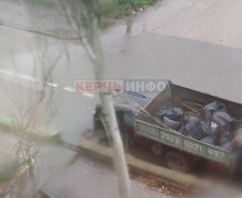 В Керчи автомобиль залетел под грузовик