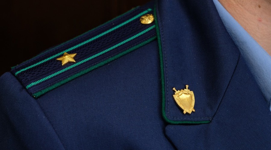 Местная жительница грубо оскорбила и накинулась на полицейского