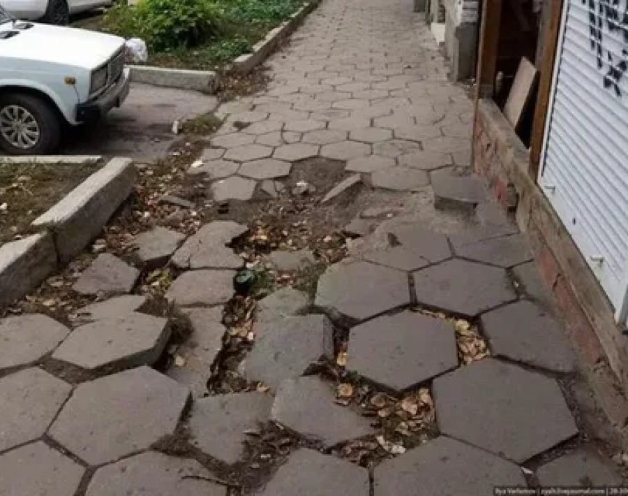 Когда приведут в порядок этот тротуар?