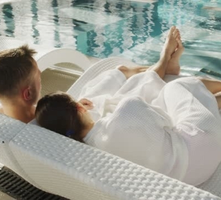 Все выходные и праздничные дни марта.